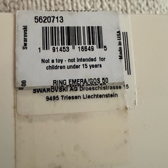 Green statement ring - Picture 2 of 3